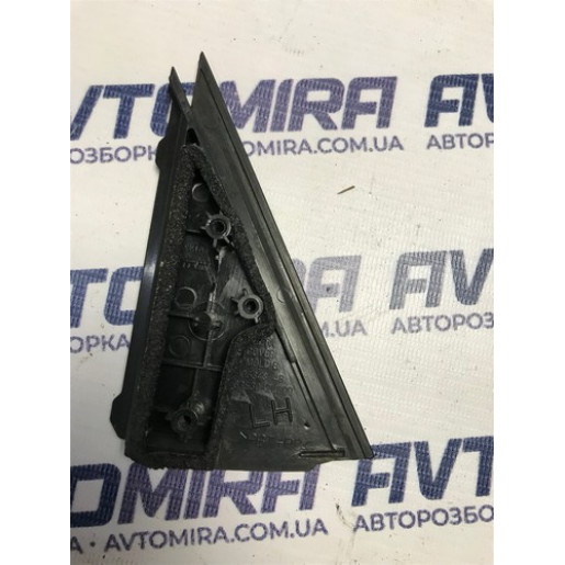 Накладка задньої лівої дверки Hyundai i30 HB 2007-2012 838302L000
